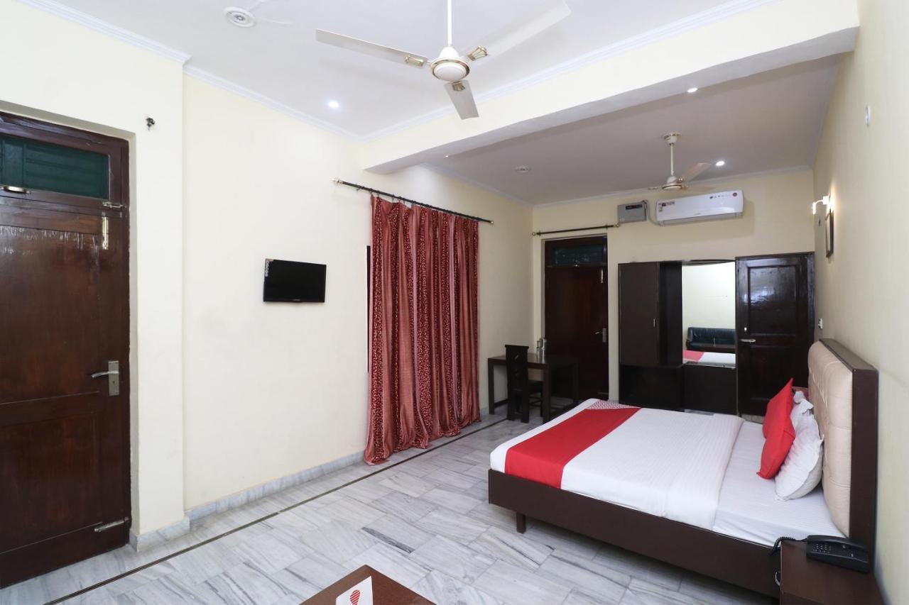 Oyo Hotel Ayaan Барели Экстерьер фото