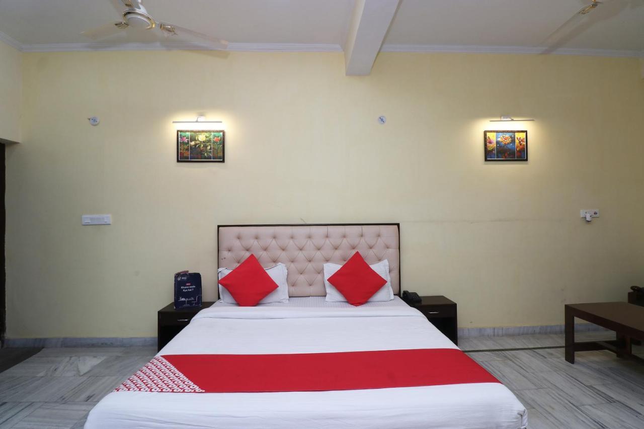 Oyo Hotel Ayaan Барели Экстерьер фото
