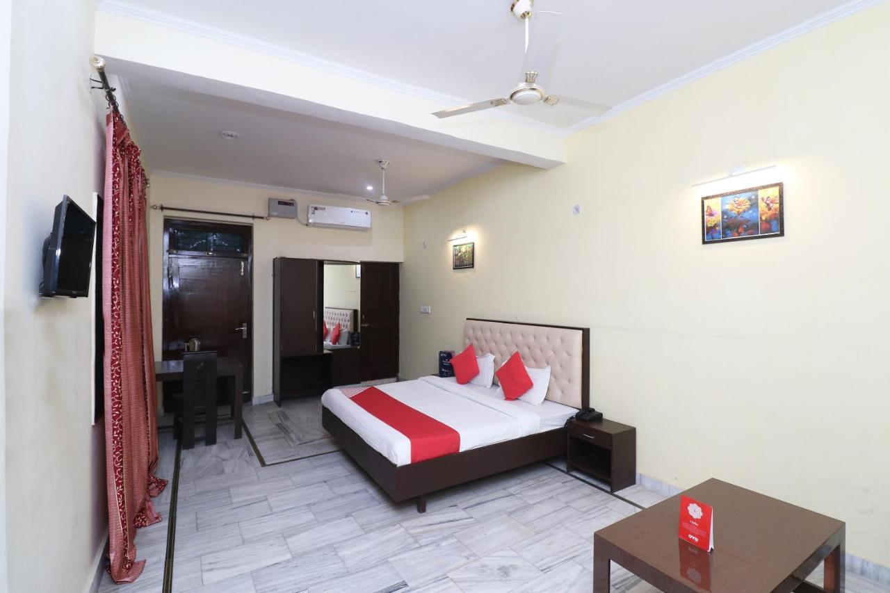 Oyo Hotel Ayaan Барели Экстерьер фото
