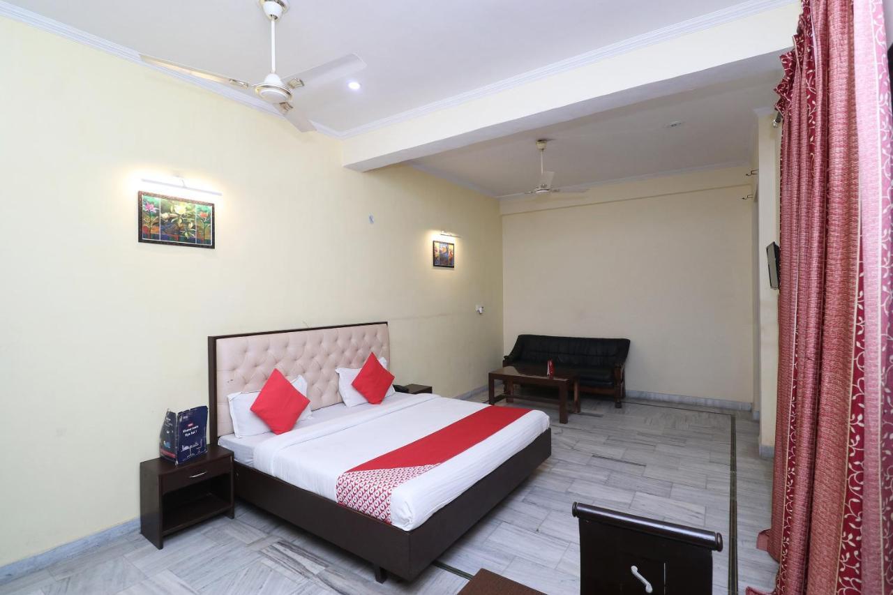 Oyo Hotel Ayaan Барели Экстерьер фото