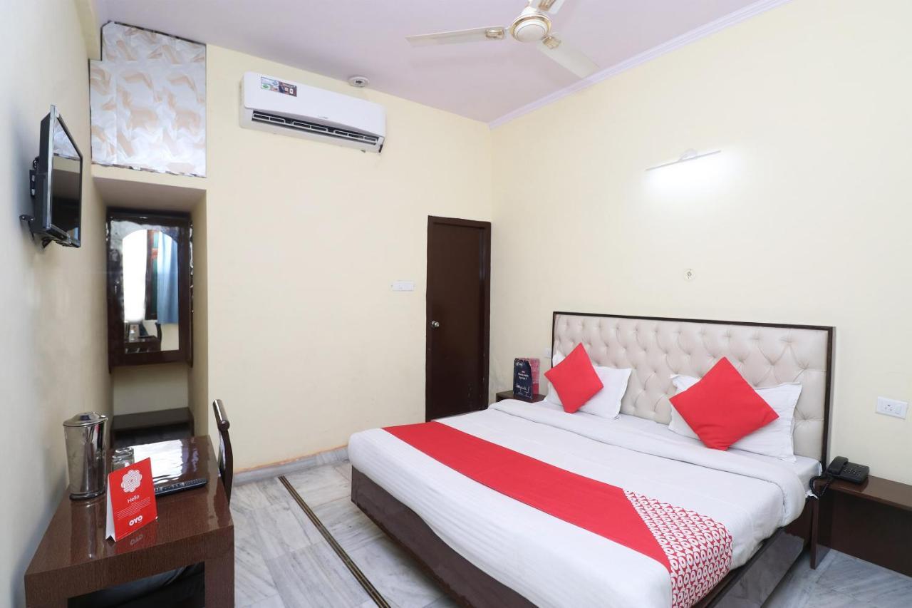 Oyo Hotel Ayaan Барели Экстерьер фото